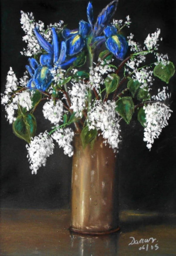 Iris et lilas dans un obus — pastel sec de Daras